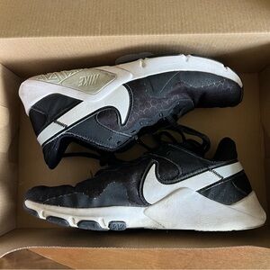 Nike legend essential 2 / Women's Workout Shoes